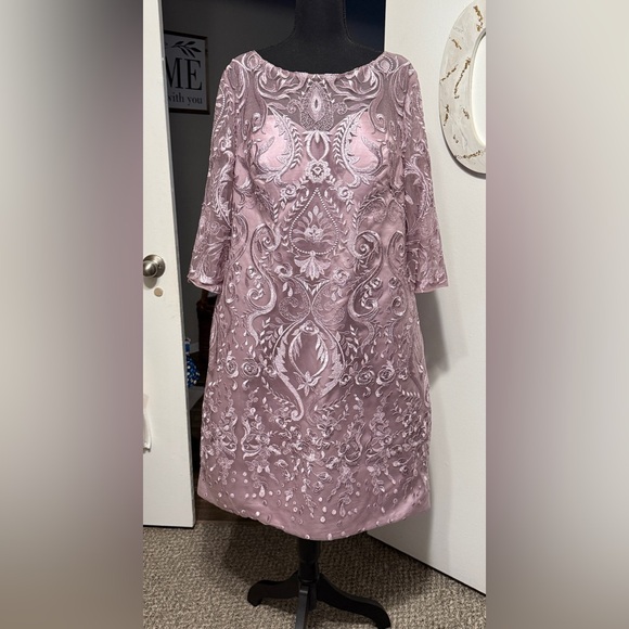 JJ's House Sheath Scoop Neck Lace Mother of the Bride Dress | Size 20W - Picture 4 of 9